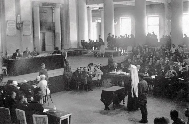 Допрос митрополита Вениамина. Общий вид зала